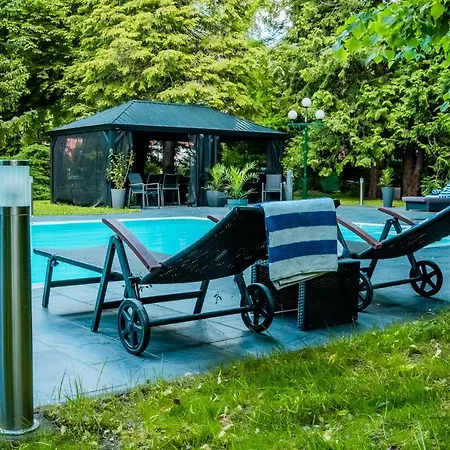 Historic Hunting Turned Luxury In Vibrant Διαμέρισμα Μπάντεν