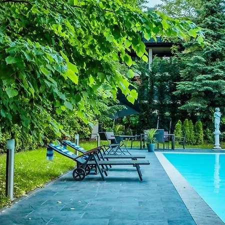 Historic Hunting Turned Luxury In Vibrant Μπάντεν