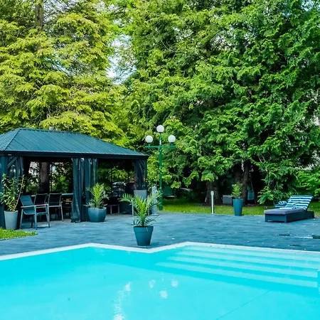 Historic Hunting Turned Luxury In Vibrant Διαμέρισμα *
