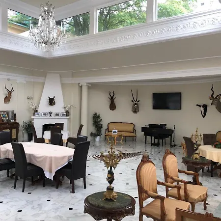 Historic Hunting Turned Luxury In Vibrant Διαμέρισμα