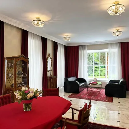 Historic Hunting Turned Luxury In Vibrant Διαμέρισμα Μπάντεν