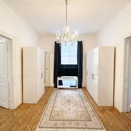 Historic Hunting Turned Luxury In Vibrant *