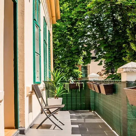 Historic Hunting Turned Luxury In Vibrant * Μπάντεν