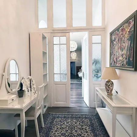 Historic Hunting Turned Luxury In Vibrant *