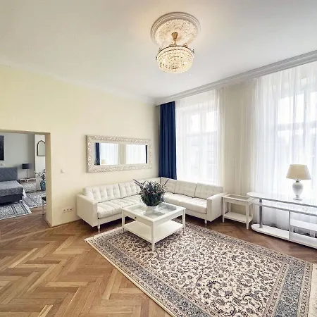 Historic Hunting Turned Luxury In Vibrant * Μπάντεν