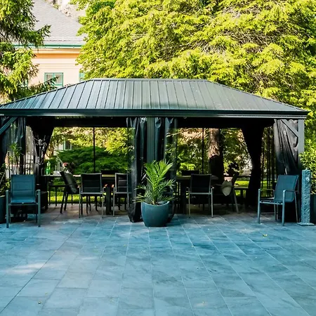 Historic Hunting Turned Luxury In Vibrant